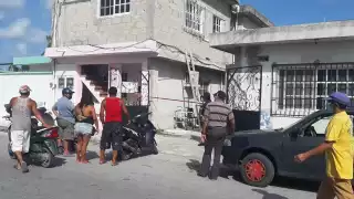 El cadáver fue hallado colgado de un hamaquero al interior de una vivienda de la colonia Emiliano Zapata en Cozumel