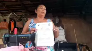 La mujer tiene más de nueve años de antigüedad laborando en un local en el interior del parador turístico Cenote Zací