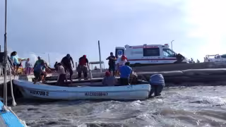 Rescatan vía marítima a una persona tras ataque de abejas en la comunidad de Chiquilá en Quintana Roo