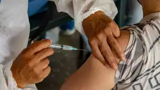Inicia campaña nacional de vacunación contra Influenza y COVID-19
