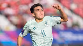 Gilberto Mora a un día de cumplir 18 años, pero su salto a Europa todavía no está cerrado