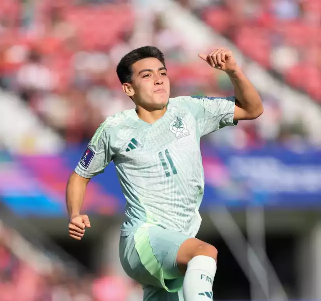 Gilberto Mora anotó los dos goles para México.