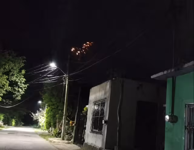 Apagones en Sabancuy dejan pérdidas por aparatos quemados y largas horas sin energía