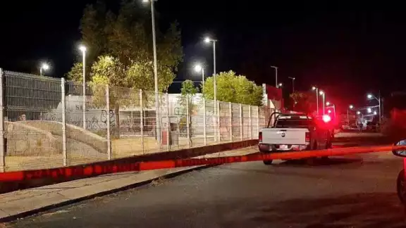 Un ataque armado este sábado en una cancha de futbol rápido en Guadalupe, Zacatecas, dejó un saldo de cinco personas muertas