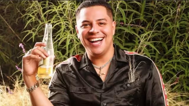 Eduin Caz es uno de los cantantes más exitosos del momento, Grupo Firme le ha dejado enormes ganancias