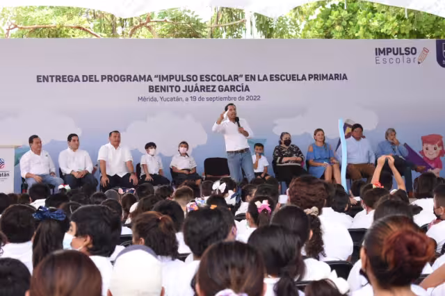 El gobernador Mauricio Vila Dosal invitó a los estudiantes a ir de excursión