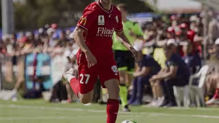 Tras salir del armario y convertirse en el único jugador gay conocido de una liga de primera división.