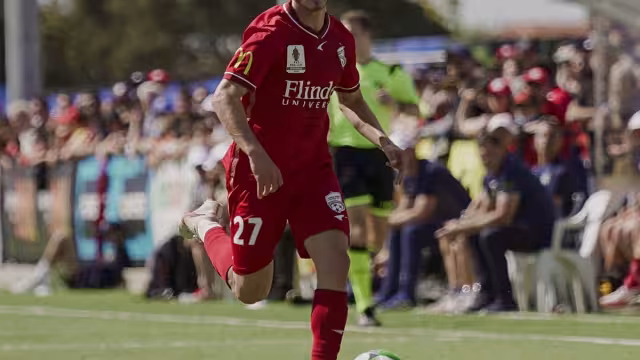 Tras salir del armario y convertirse en el único jugador gay conocido de una liga de primera división.