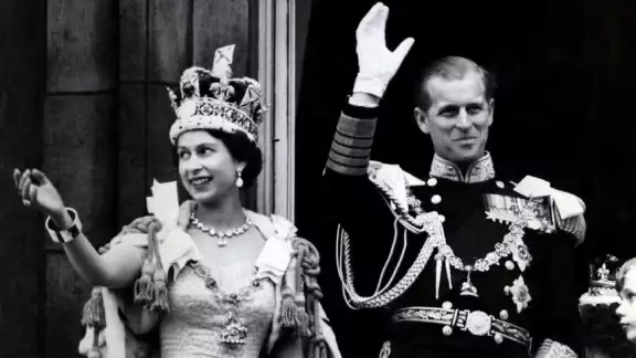 Durante el gobierno de Luis Echeverría, la Reina Isabel II, quien sucedió a su padre, Jorge VI, llegó de visita a México a mitad de los 70's