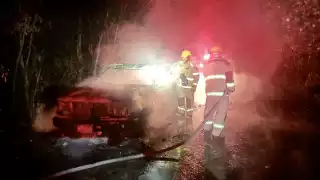 Los bomberos usaron más de 10 mil litros de agua