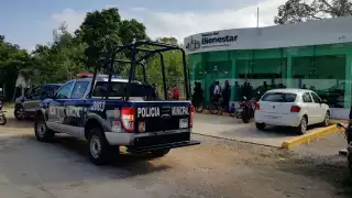 Muchos ciudadanos esperaban para retirar dinero