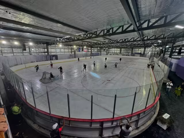 Los México Warriors jugarán en la pista de hielo de la Plaza Outlet Riviera Maya en septiembre contra un equipo internacional.