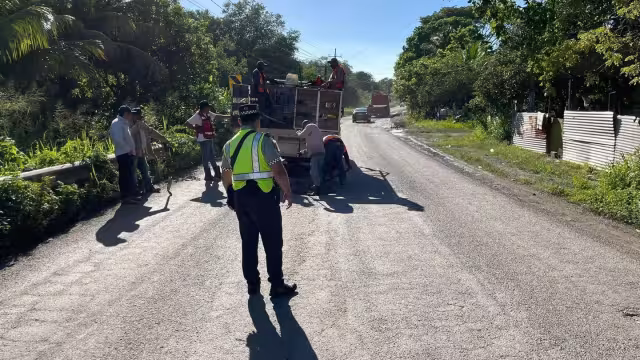 Las vías en mal estado representan un riesgo para conductores y pasajeros