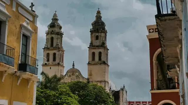 Los puntos para abordar los diferentes transportes se encuentran distribuidos por la zona céntrica