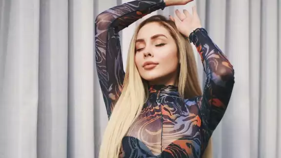 Maya Nazor a sus 24 es de las modelos más cotizadas de Instagram