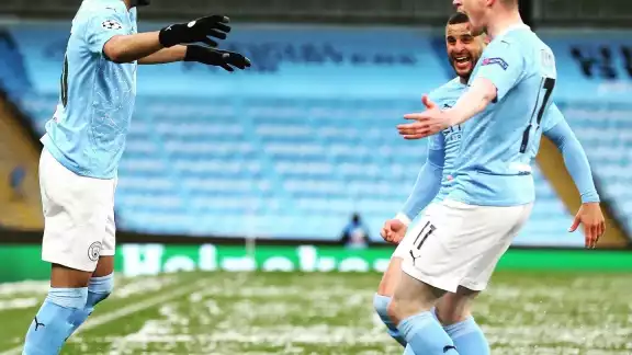 Jugadores del Manchester City celebran la victoria
