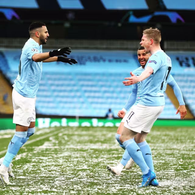 Jugadores del Manchester City celebran la victoria
