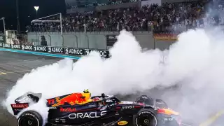 Checo Pérez entra al Top 5 de los pilotos mejor pagados de la F1