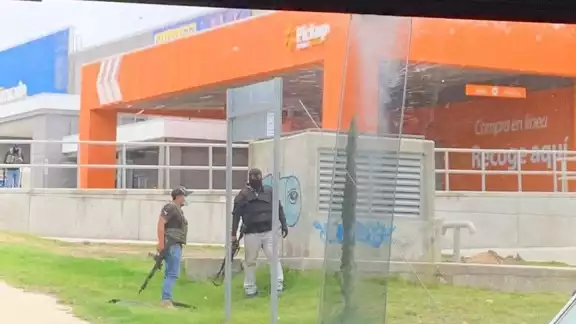 Sujetos armados sembraron el terror y el miedo en San Cristobal de las Casas Sujetos armados sembraron el terror y el miedo en San Cristobal de las Casas