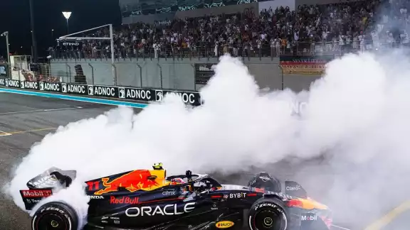Checo Pérez entra al Top 5 de los pilotos mejor pagados de la F1 Checo Pérez entra al Top 5 de los pilotos mejor pagados de la F1