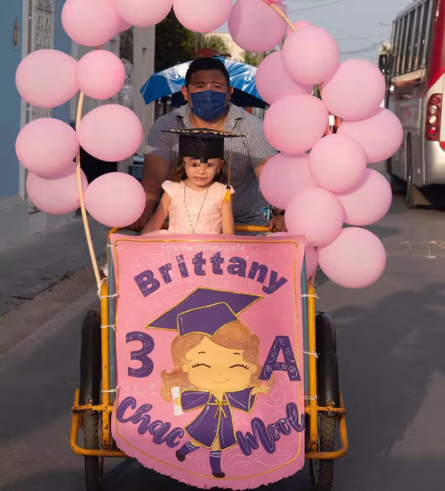 Brittany terminó el jardín de niños en la escuela Chac Mool