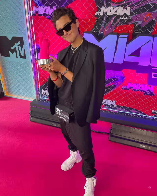 Humbe agradece a sus fans afirmando que el premio lo ganamos juntos