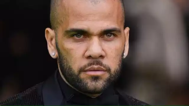 Dani Alves es visitado antes de salir de prisión bajo fianza