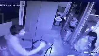 Así fue el ataque del joven al guardia de seguridad en Puebla