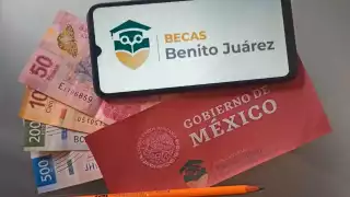 SEP entrega becas a alumnos de escuelas privadas