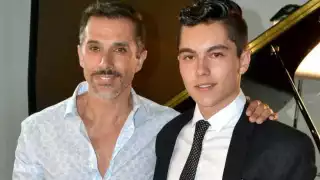 Sergio Mayer prepara demanda para defender a su hijo de "comentarios estúpidos"