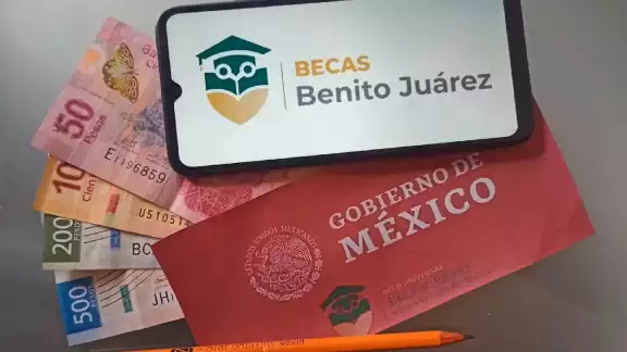 SEP entrega becas a alumnos de escuelas privadas