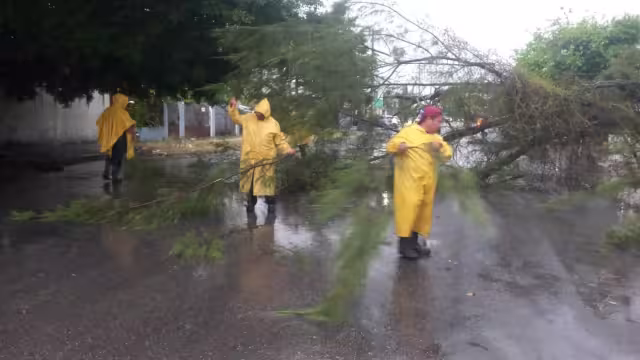 El Operativo Tormenta continúa activo para atender posibles afectaciones por lluvias durante el fin de semana