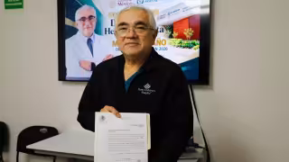 Congreso de Yucatán reconoce a Arsenio Hernández Flota como Médico del Año