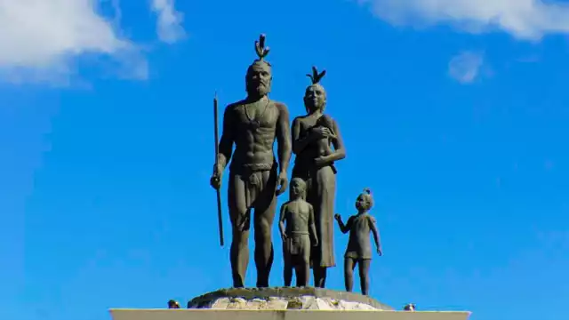 Monumento al mestizaje en la entrada de Chetumal