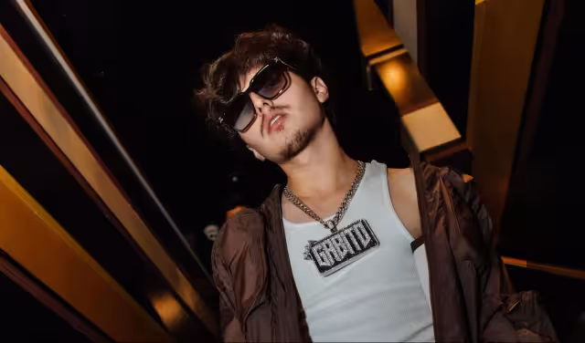 Gabito Ballesteros forma parte del Carnaval de Mérida 2025