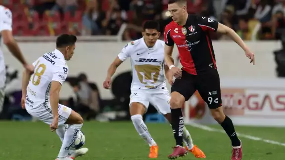El encuentro entre los felinos y los rojinegros terminó con un empate 2-2 El encuentro entre los felinos y los rojinegros terminó con un empate 2-2