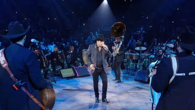 El concierto de Julión Álvarez en la Feria Nacional de Gómez Palacio terminó con una pelea a golpe entre varios asistentes