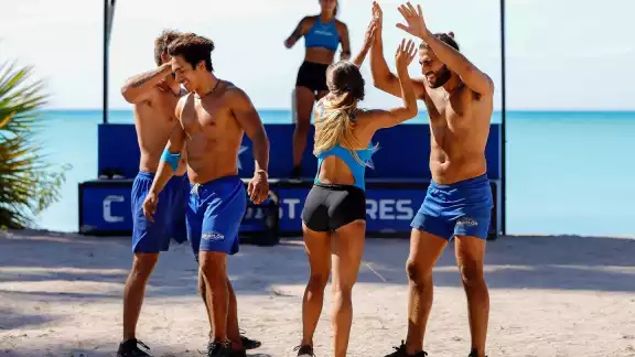 El equipo azul tiene 5 miembros restantes El equipo azul tiene 5 miembros restantes