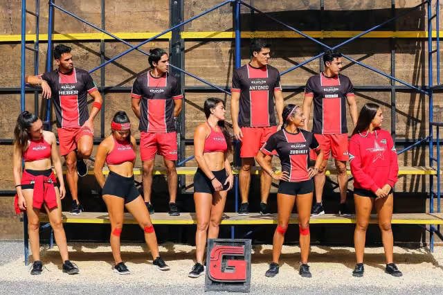 Contendientes rojos y azules se alistan para correr un reto en los circuitos de Exatlón México