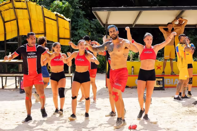 Los enfrentamientos entre Conquistadores y Guardianes siguen intensos y aquí te decimos qué equipo se lleva este jueves la Supervivencia.