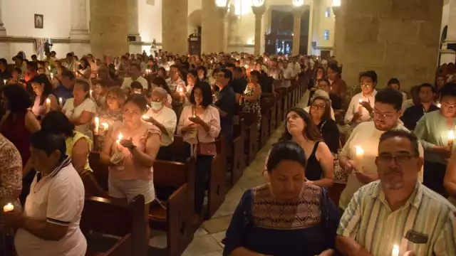 Misa de Bendición de Fuego Nuevo en la Catedral de San Ildefonso en Yucatán