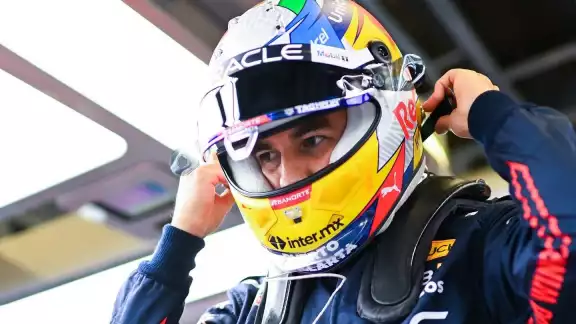 Checo logró su cuarta ocasión en su carrera que se sube al podio en este circuito y segunda con Red Bull. Checo logró su cuarta ocasión en su carrera que se sube al podio en este circuito y segunda con Red Bull.