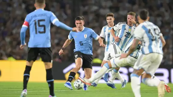 Uruguay logró una nueva victoria en las eliminatorias de Conmebol, ahora ante Argentina Uruguay logró una nueva victoria en las eliminatorias de Conmebol, ahora ante Argentina