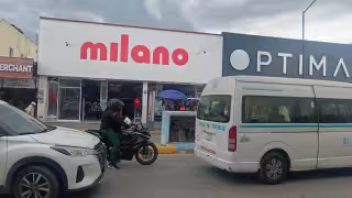 Saquean tienda Milano en Playa del Carme; robo superaría 1 mdp
