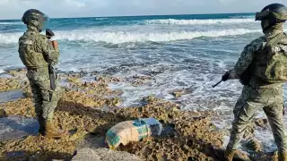 Muchos trabajadores del recinto aéreo realizan labores esenciales