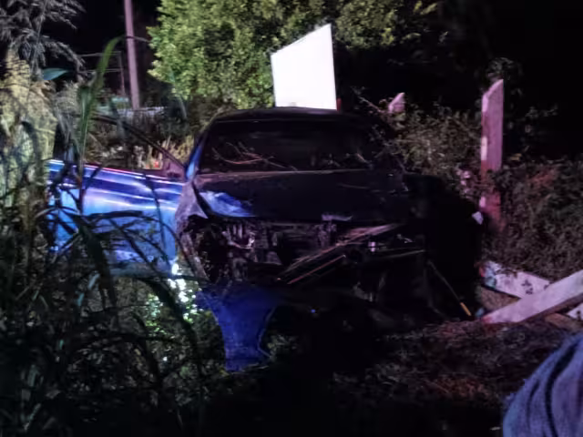 Uno de los ocupantes no resistió la gravedad de las heridas y fue declarado sin vida en el lugar