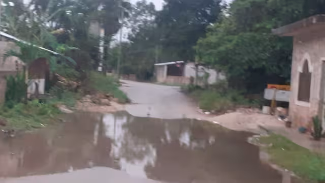 Se reportan encharcamientos en las calles Miguel Hidalgo, Chilam Balam y Vicente Guerrero 