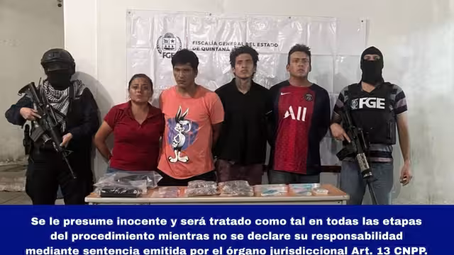 Los policías les encontraron 30 dosis de marihuana, 10 de crack y 26 de cristal, además de una báscula digital.