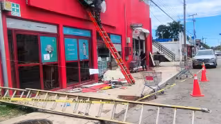 Fuertes lluvias y vientos provocan caída de árboles y daños en negocios de José María Morelos