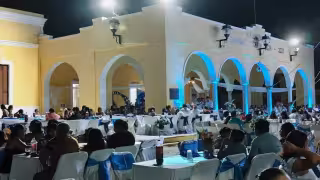 Alcalde de Sanahcat usa los corredores y la explanada del Palacio Municipal como salón de fiestas para su hija